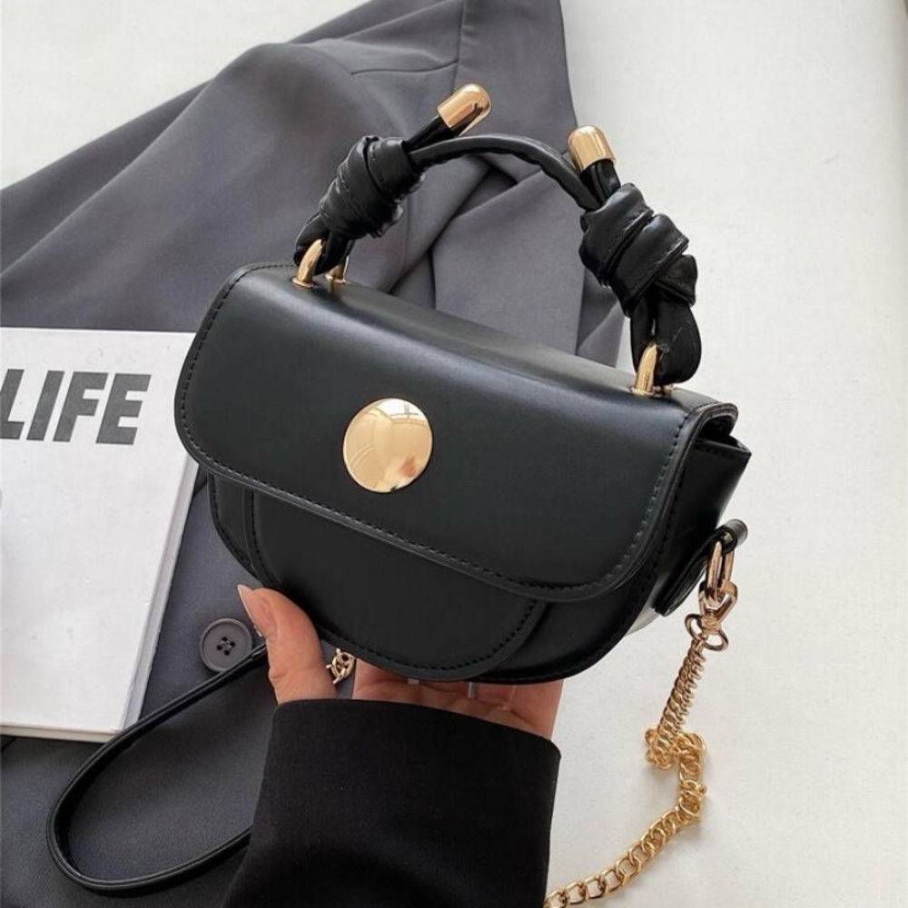 Flap bag with small chain, elegant casual handbag for women. Color Black- New